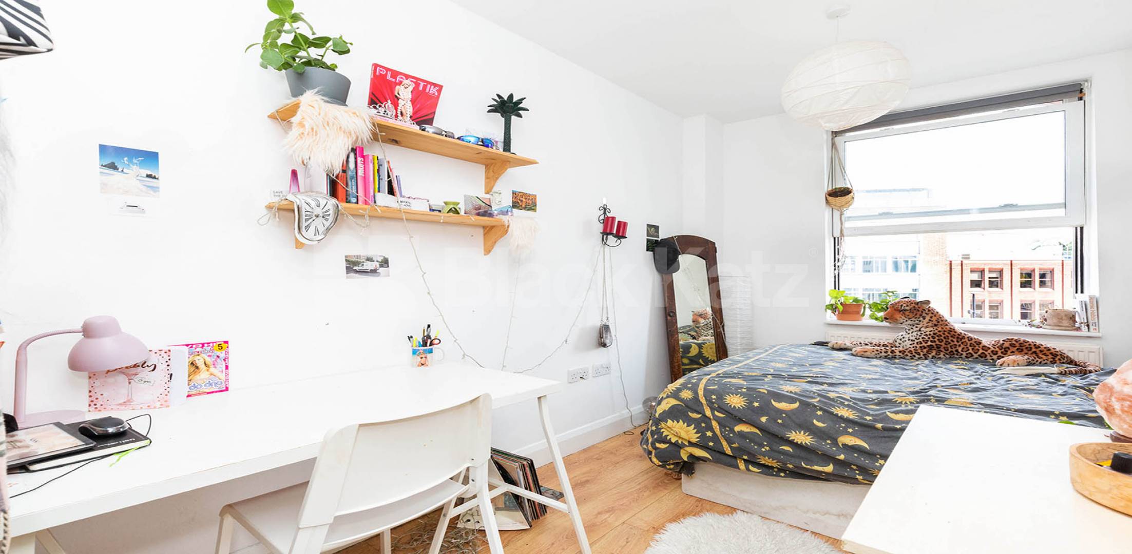 Split level 3 bed flat in Camden located within walking distance to UCL Camden High Street, Camden